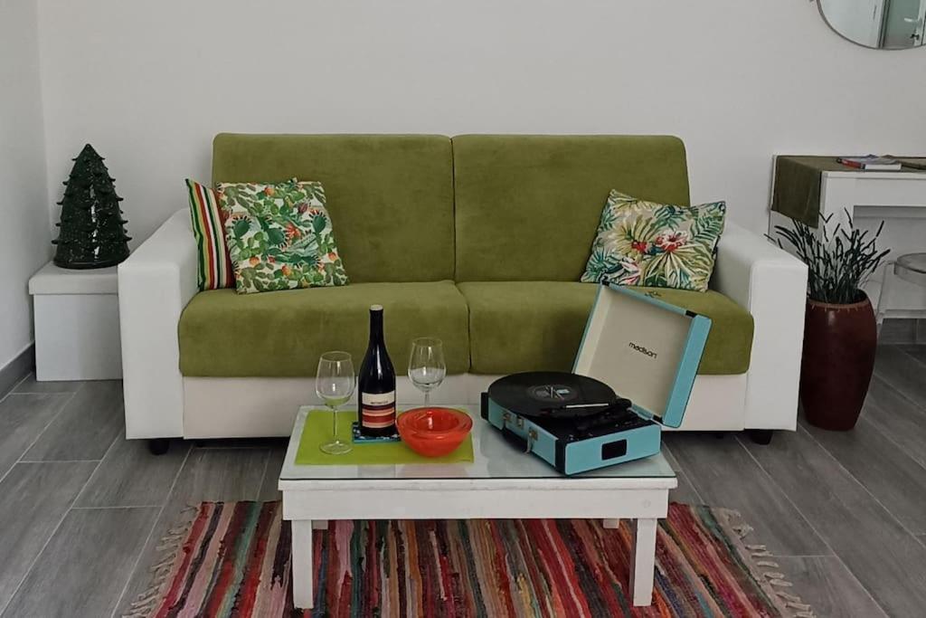 Iris Apartment, Comfort E Stile Nel Cuore Di Bisceglie Eksteriør bilde