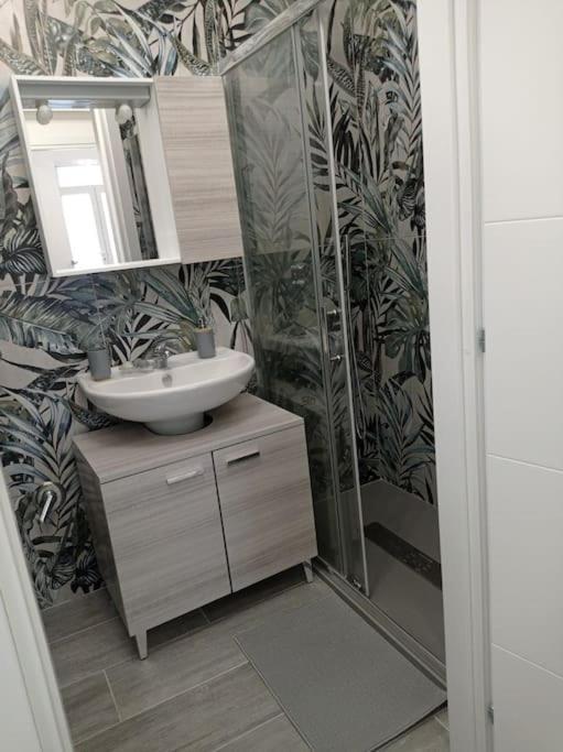 Iris Apartment, Comfort E Stile Nel Cuore Di Bisceglie Eksteriør bilde